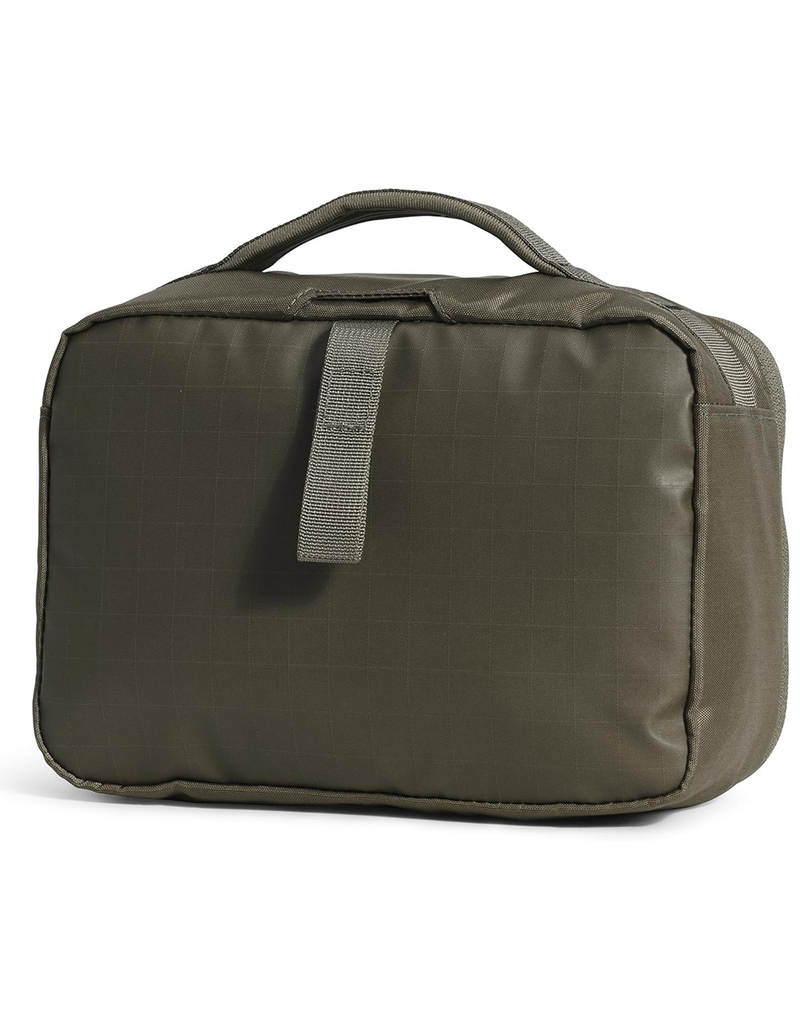THE NORTH FACE Base Camp Voyager Toiletry Kit image number 2
