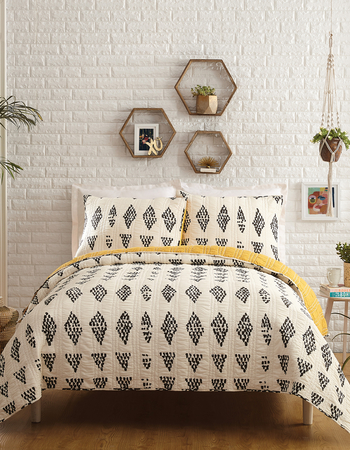 JUNGALOW BY JUSTINA BLAKENEY Prosperity Twin Quilt Set