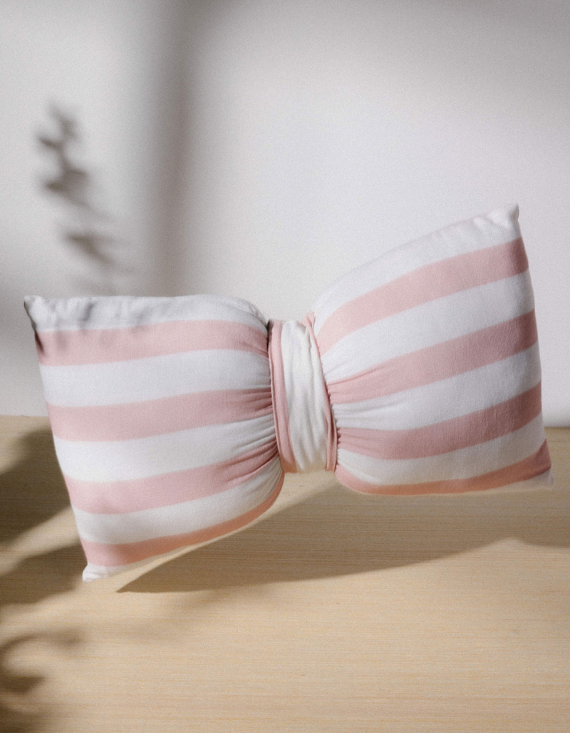 TILLYS HOME Bow Pillow image number 1