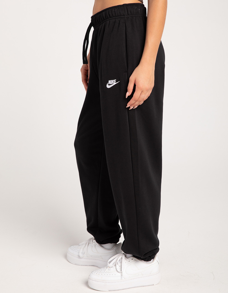 NIKE Sportswear Club Womens Oversized Fleece Sweatpants image number 2