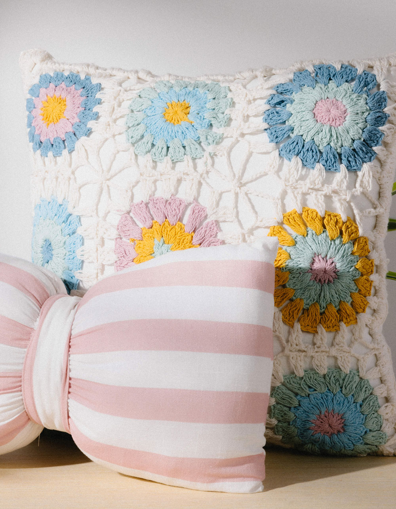 TILLYS HOME Crochet Pillow image number 2