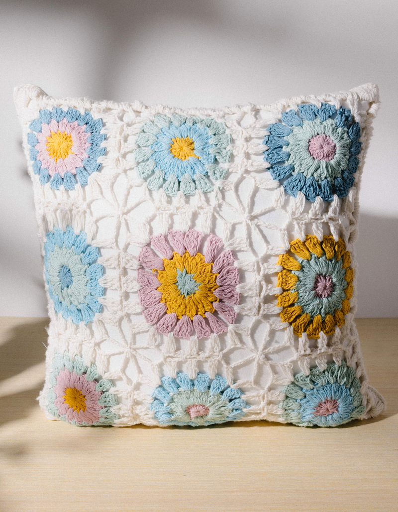 TILLYS HOME Crochet Pillow image number 1