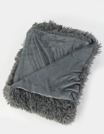 LAUREL & MAYFAIR Dreamy Faux Fur Throw Blanket