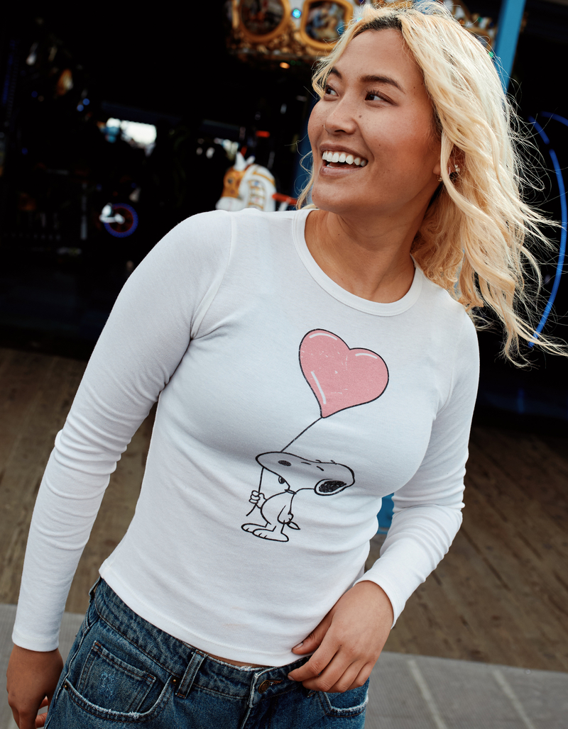 RSQ x Peanuts Love Collection Womens Snoopy Heart Long Sleeve Baby Tee image number 5