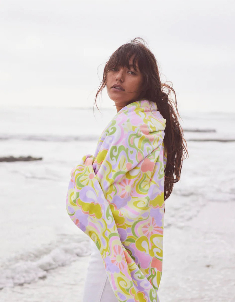 SLOWTIDE x Beach Riot Wavy Floral Beach Towel image number 1