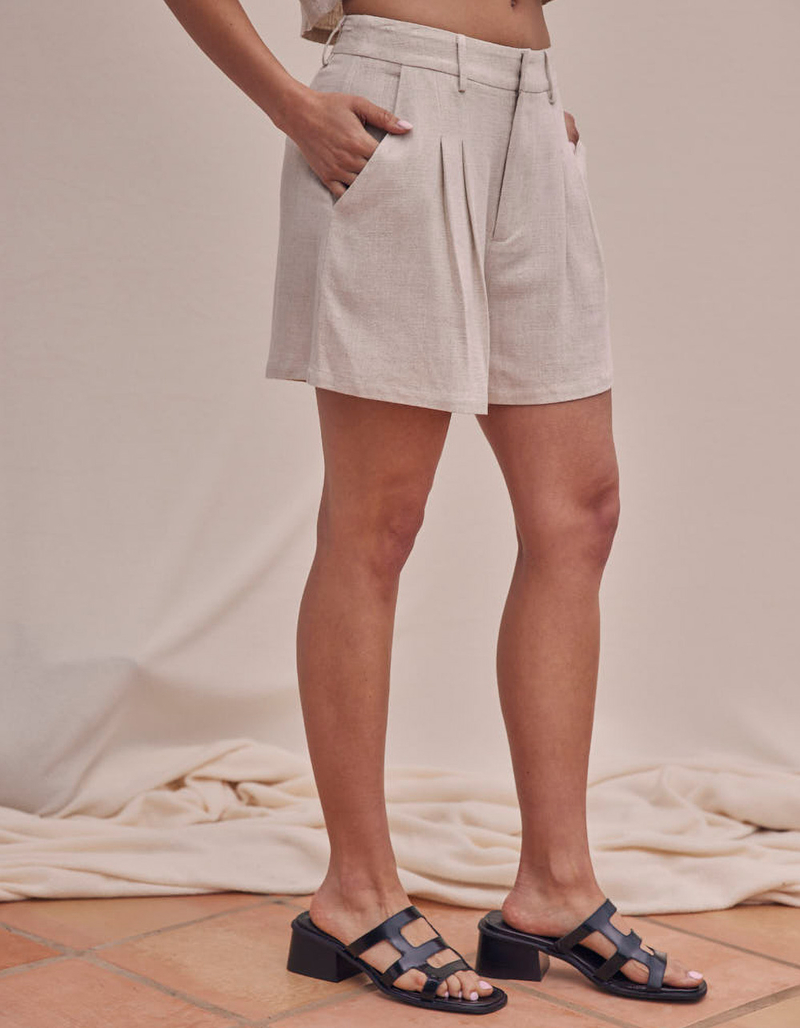 WEST OF MELROSE Womens Linen Shorts image number 2